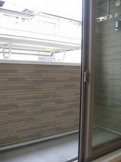 外からの目が気にならないバルコニーで洗濯物が干せます