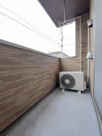 お洗濯にも便利なバルコニー付き