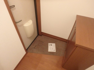 収納もある玄関です