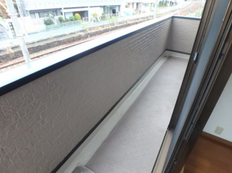 開放的で明るい空間を演出してくれるバルコニーです