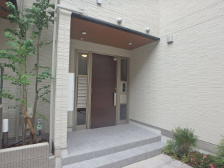 清潔なエントランスです