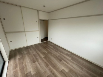 【寝室】