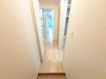 毎日通る玄関はこちらです