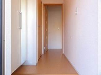 収納もある玄関です