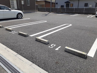 駐車場があるので、車を買う予定の方も安心です