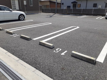 駐車場があるので、車を買う予定の方も安心です