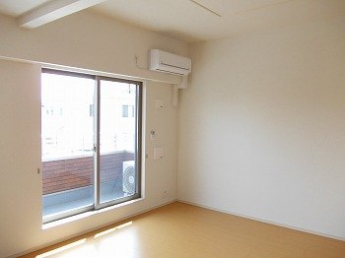 外からの目が気にならないバルコニーで洗濯物が干せます