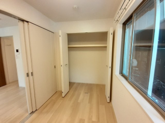 使い勝手のいい洋室です