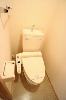 コンパクトで使いやすいトイレです