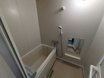 コンパクトで使いやすいお風呂です