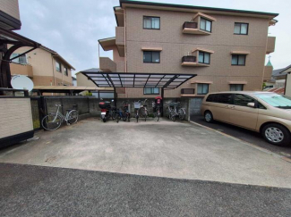 車をお持ちの方に嬉しい駐車場付きの物件です
