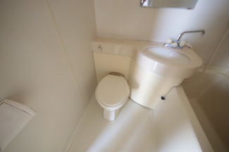 コンパクトで使いやすいトイレです