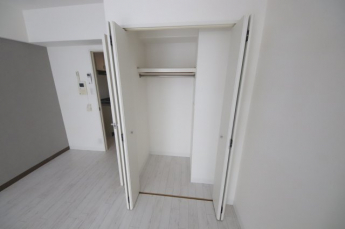 収納もある玄関です