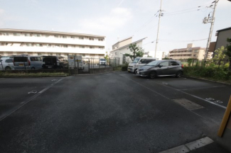 駐車場があるので、車を買う予定の方も安心です