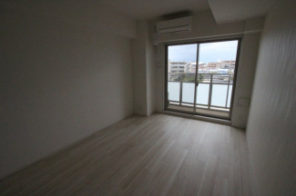 こちらの居間で趣味の時間をお楽しみください