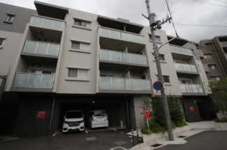 落ち着いた雰囲気の外観です