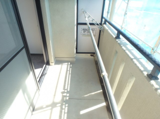 落ち着いた時間を過ごせるバルコニーです