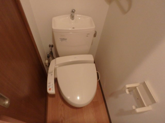 コンパクトで使いやすいトイレです