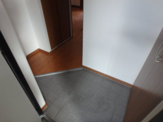 収納もある玄関です