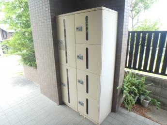 宅配ボックス完備
