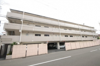 落ち着いた雰囲気の外観です