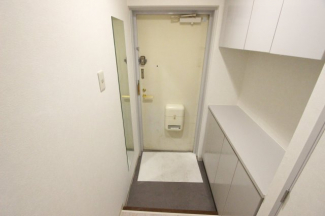 収納もある玄関です