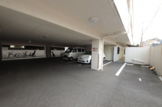 駐車場があるので、車を買う予定の方も安心です