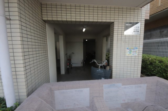 清潔なエントランスです