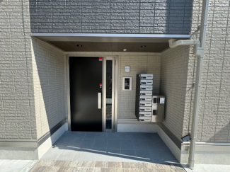 落ち着いたエントランスです