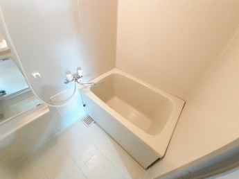 ゆったり過ごせるお風呂です
