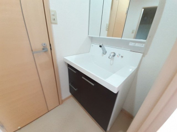 明るい洗面所です