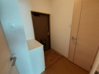 収納もある玄関です