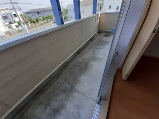 外からの目が気にならないバルコニーで洗濯物が干せます