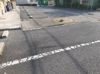 駐車場があるので、車を買う予定の方も安心です