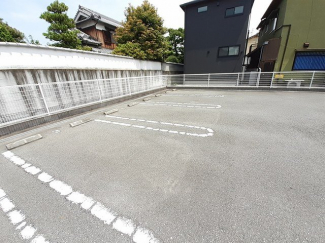 車をお持ちの方に嬉しい駐車場付きの物件です