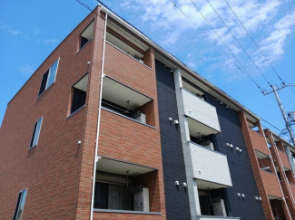落ち着いた雰囲気の外観です