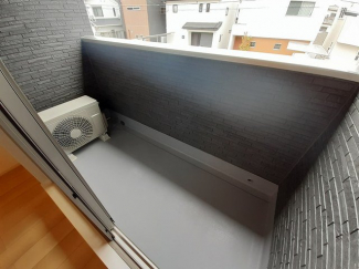 バルコニーからの眺めを楽しみながら食事をしませんか