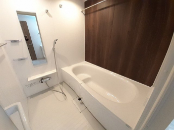 コンパクトで使いやすいお風呂です