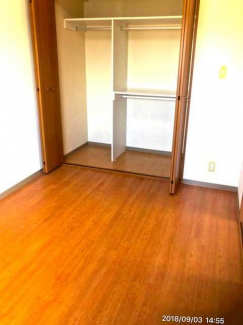 使いやすいクローゼット　入居中の為、同タイプの別室の室内写真