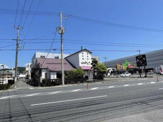 西側から