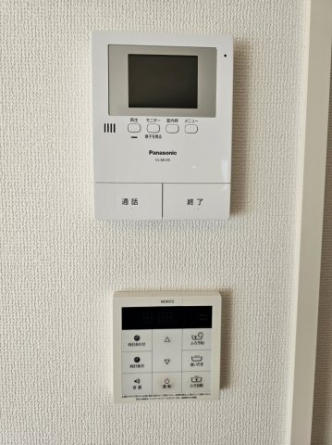 オートロック・モニター付きインターホンで安心です。リビングからお湯はり・追炊きもできます。