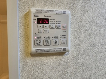 浴室乾燥機付き！