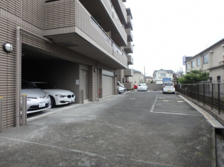 車をお持ちの方に嬉しい駐車場付きの物件です