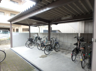 屋根付き駐輪スペースです