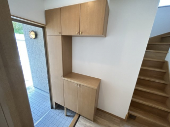 明るい玄関です