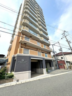 鉄筋コンクリート造１３階建ての７階部分です。