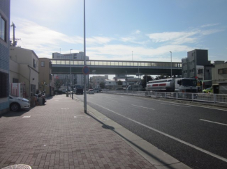 前面道路は広々（接道部分は切り下げされています。）