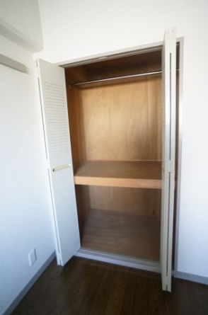 寝室のクローゼットです