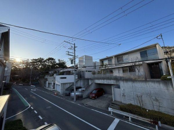 【前面道路含む現地写真】