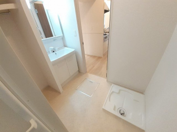 明るい洗面所です